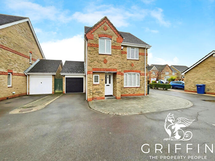 3 Bedroom Detached House To Rent In Poplar Close, South Ockendon, RM15