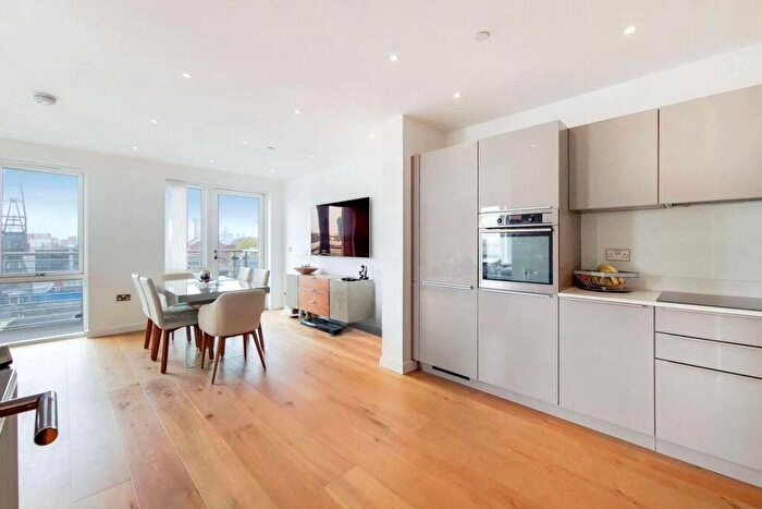 3 Bedroom Flat To Rent In Clonmel Court, Turnberry Quay, E14