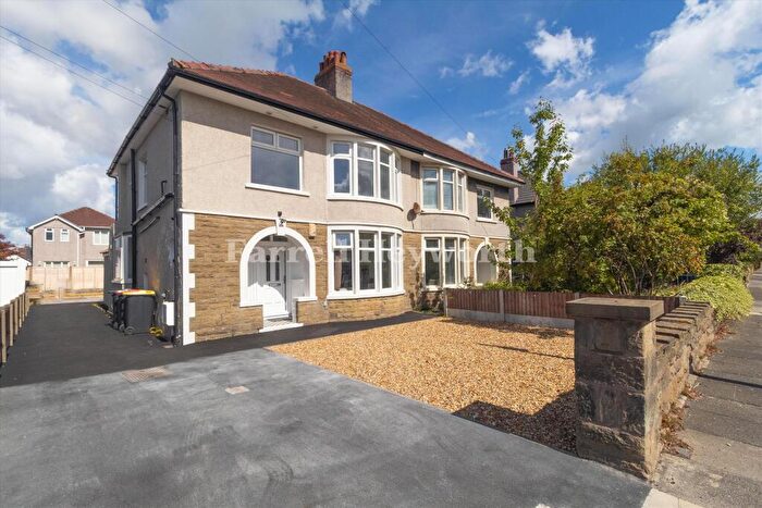 2 Bedroom Flat For Sale In Stuart Avenue, Morecambe, LA4