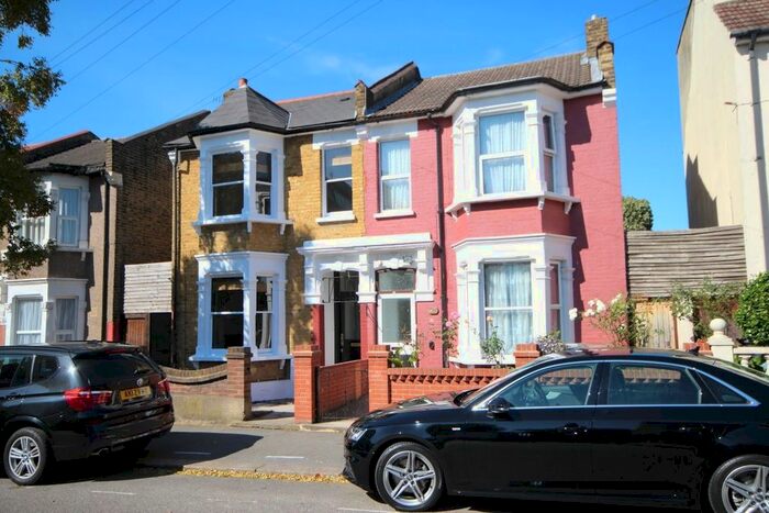 3 Bedroom Terraced House To Rent In Hatherley Road, Walthamstow, London E17