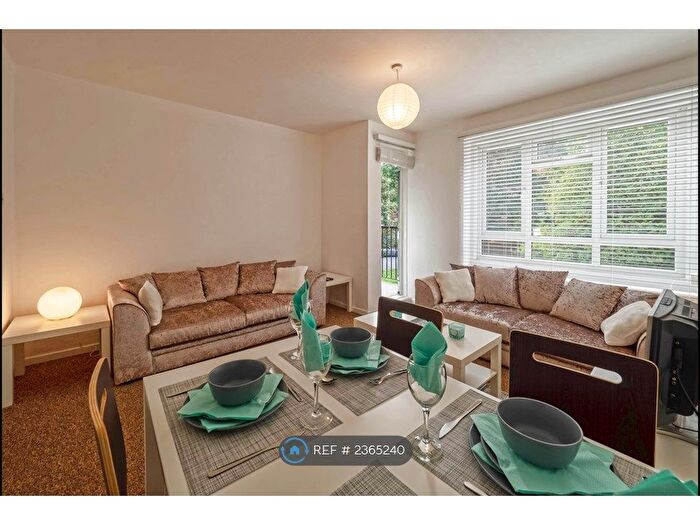 3 Bedroom Flat To Rent In Elizabeth Gardens, London, W3