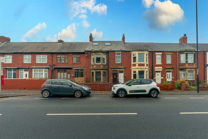 3 Bedroom Flat To Rent In East View, Wideopen, NE13