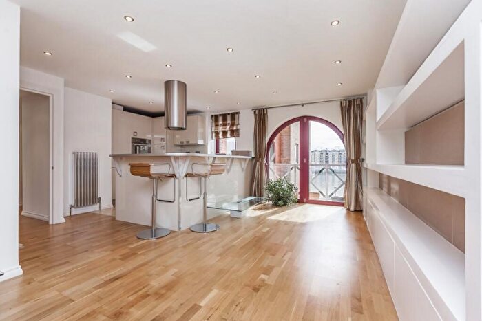 3 Bedroom Flat To Rent In William Morris Way, London, SW6