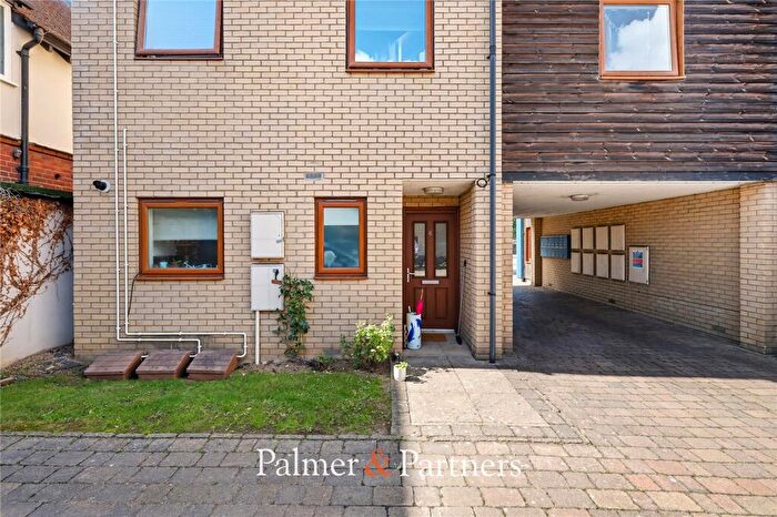 1 Bedroom Maisonette For Sale In Broomfield Road, Chelmsford, Essex, CM1