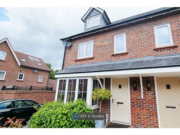 4 Bedroom Semi-Detached House To Rent In Buchanan Way, Bracknell, RG42