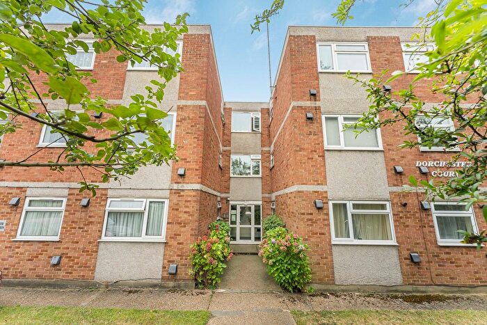 2 Bedroom Flat To Rent In Buckingham Road, South Woodford, E18
