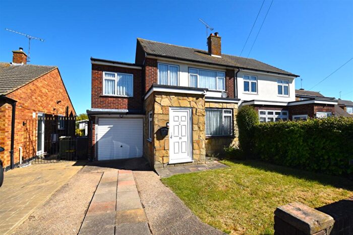 3 Bedroom Semi-Detached House To Rent In Keswick Avenue, Hullbridge, Hockley, SS5