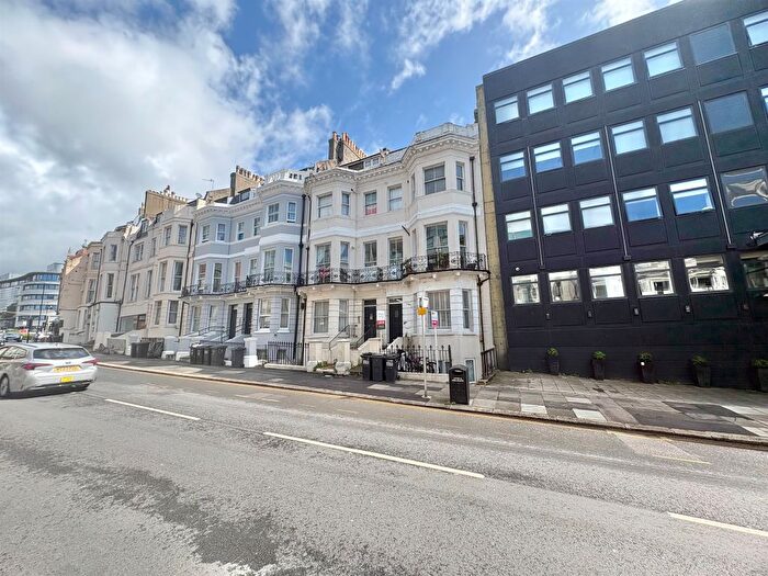 2 Bedroom Flat For Sale In Havelock Road, Hastings, TN34