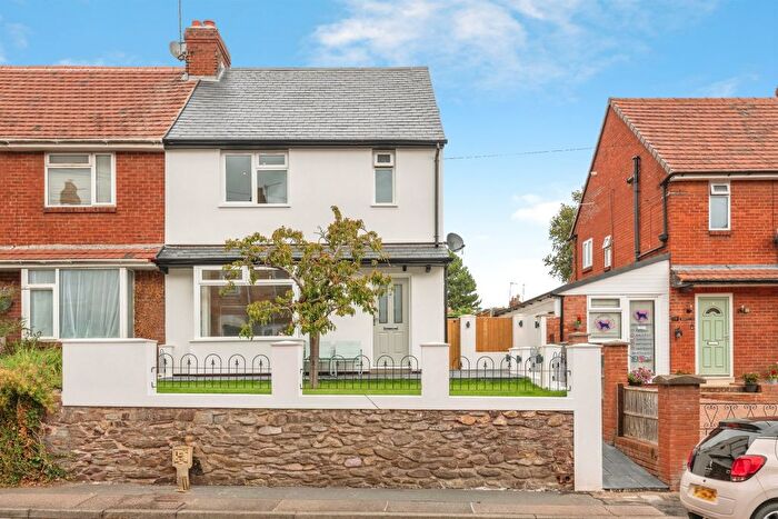 4 Bedroom Semi-Detached House For Sale In Greenway Road, Taunton, TA2