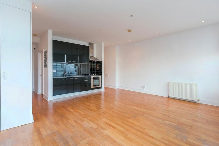 2 Bedroom Flat To Rent In Pellatt Road, London SE22