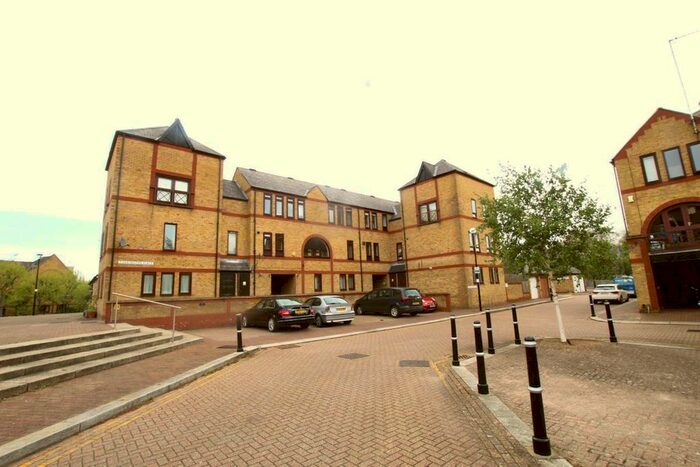 Studio To Rent In Torrington Place, London, E1W