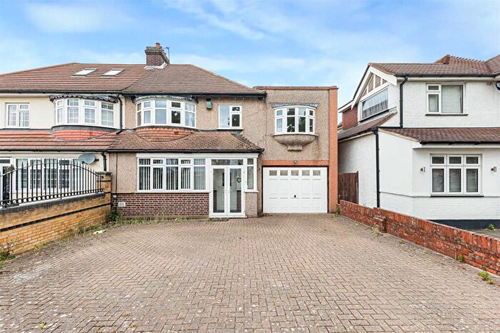 4 Bedroom Semi-Detached House For Sale In Shepherds Lane, Dartford, Kent, DA1