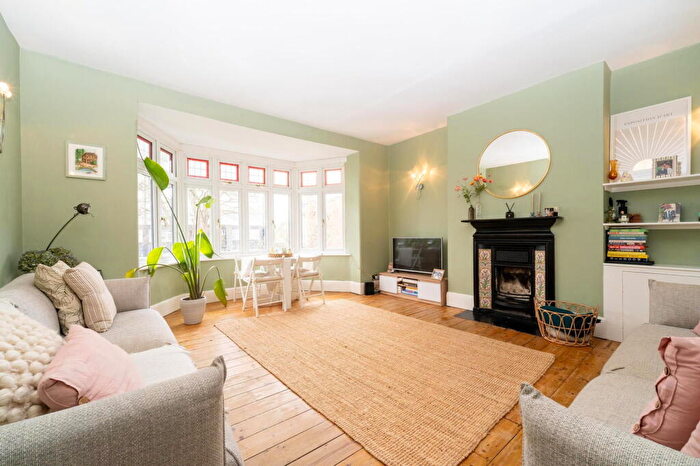 2 Bedroom Flat For Sale In Blake Hall Road, London, E11