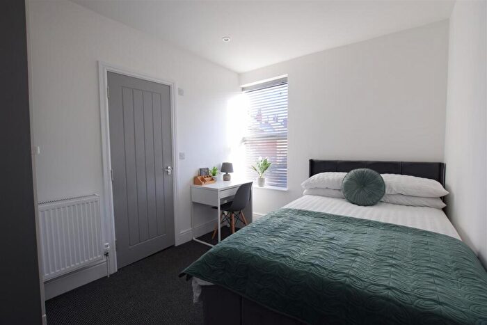5 Bedroom End Of Terrace House To Rent In Abbot Street - Student Ensuite House - /, LN5