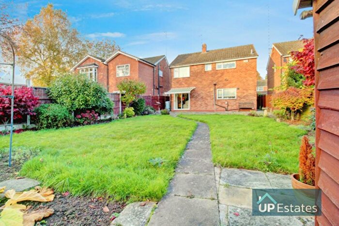3 Bedroom Detached House For Sale In Mantilla Drive, Stivichall Grange, Coventry, CV3