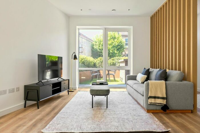 2 Bedroom Flat To Rent In Hammersmith, London, W6