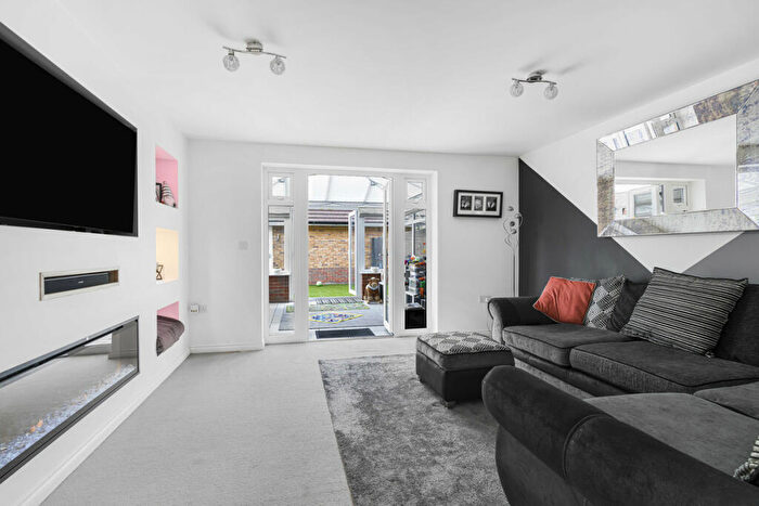 3 Bedroom Semi-Detached House For Sale In Miles East, Didcot, OX11