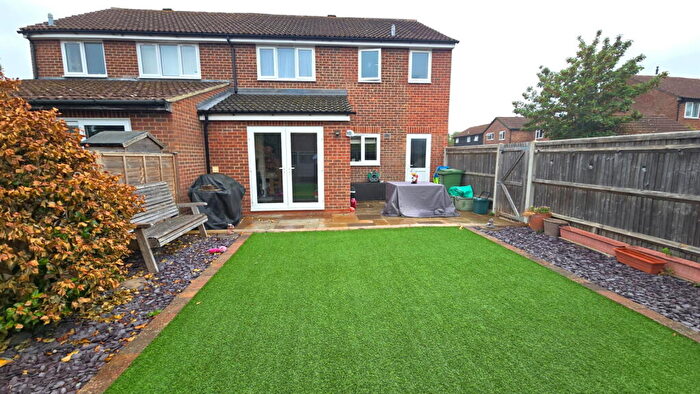 3 Bedroom Semi-Detached House For Sale In Glaisdale, Thatcham, RG19