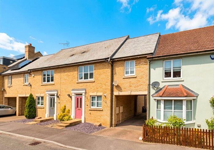 3 Bedroom Link Detached House To Rent In Ranulf Road, Flitch Green, Dunmow, Essex, CM6