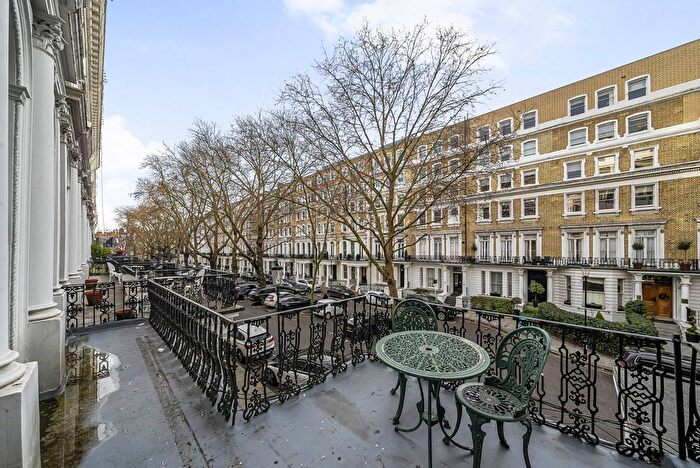 2 Bedroom Flat To Rent In Beaufort Gardens, Kensington, London, SW3