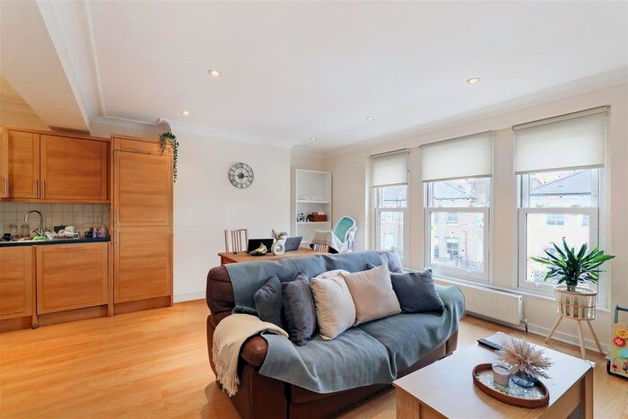 2 Bedroom Flat To Rent In Upper Richmond Road, London, SW15