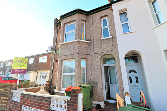 4 Bedroom Terraced House To Rent In Third Avenue, London, E12