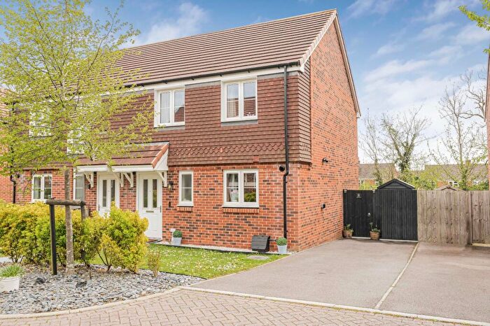 3 Bedroom Semi Detached House For Sale In Jordan Grove, Alton, Hampshire, GU34
