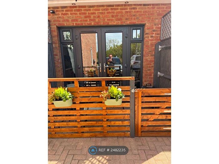 1 Bedroom Maisonette To Rent In Farmers View, Slip End, LU1