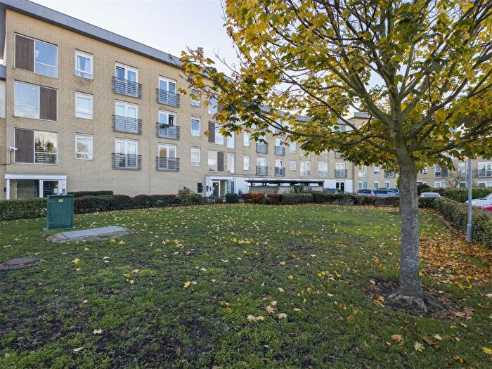 2 Bedroom Flat To Rent In Station Avenue, Southend On Sea, SS2