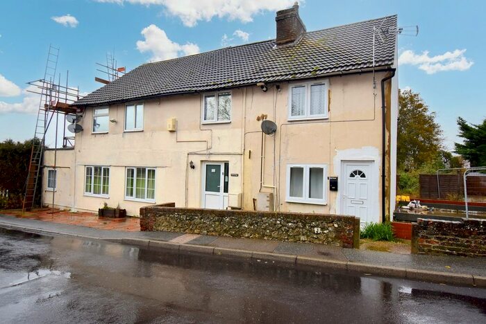 2 Bedroom Property To Rent In Church Hill, Kingsnorth, TN23