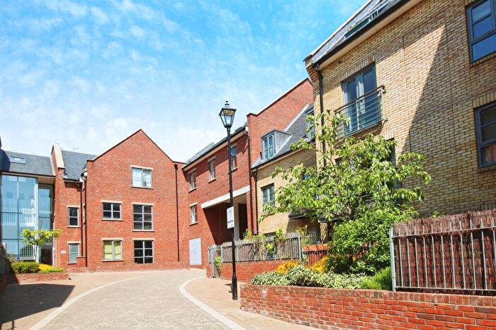 2 Bedroom Flat To Rent In Coopers Yard, Paynes Park, Hitchin, SG5