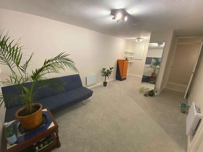 Studio To Rent In High Street, Elstree, WD6