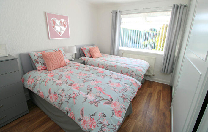 2 Bedroom Bungalow For Sale In Penisaf Avenue, Towyn, LL22