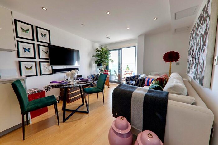 2 Bedroom Apartment To Rent In The Broadway, Loughton, IG10