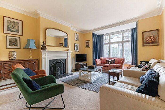 5 Bedroom Semi Detached House To Rent In Barnet Lane, Borehamwood, WD6