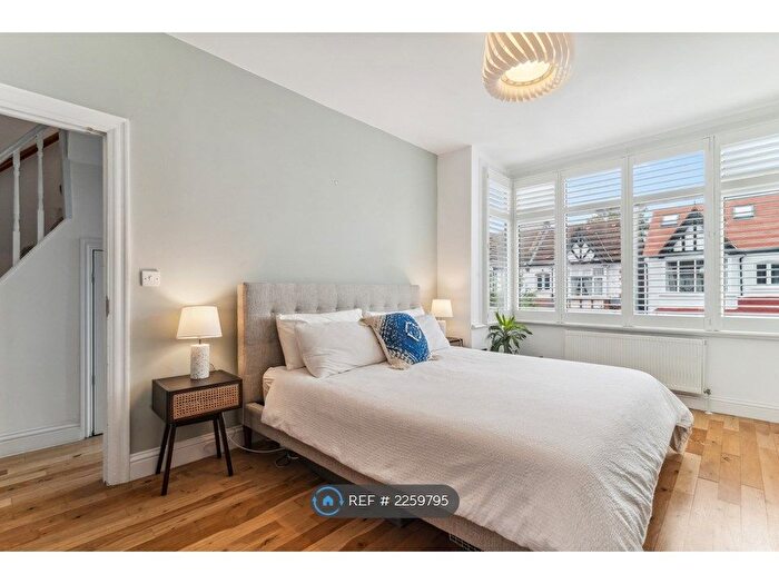 2 Bedroom Flat To Rent In Wyatt Park Road, London, SW2