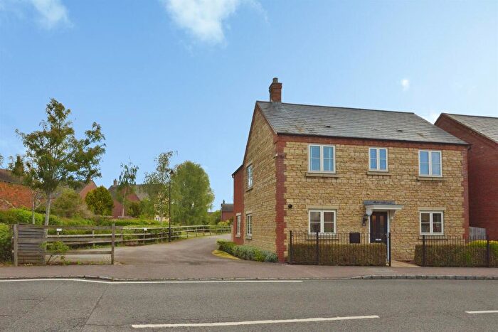 4 Bedroom Detached House For Sale In High Street, Deanshanger, Milton Keynes, MK19