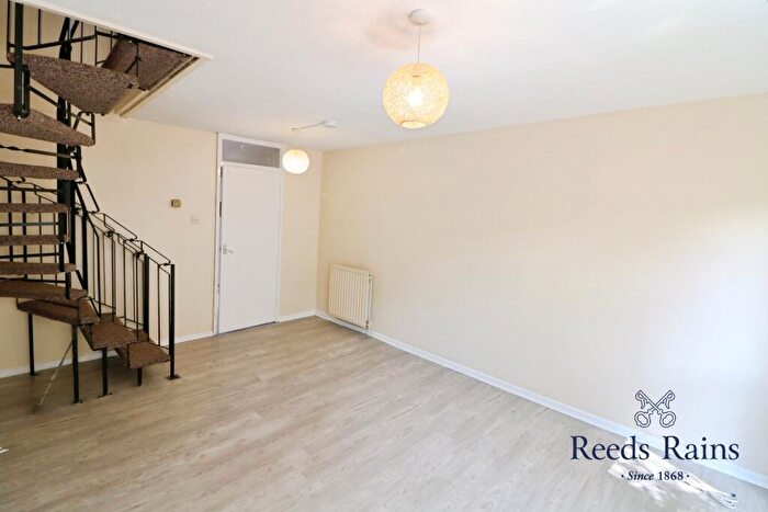 2 Bedroom House To Rent In Giralda Close, London, E16
