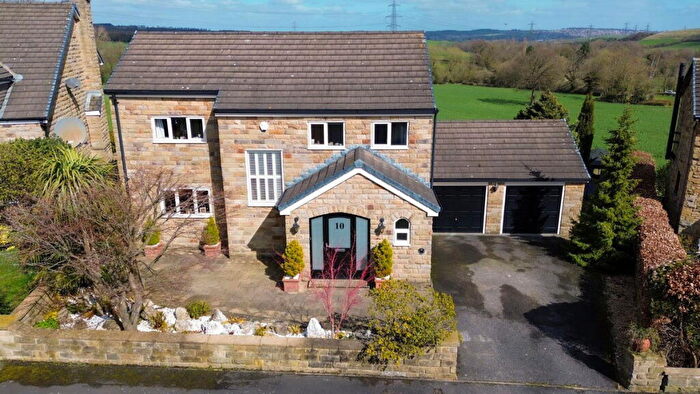 3 Bedroom Detached House For Sale In Whinmoor View, Silkstone, S75