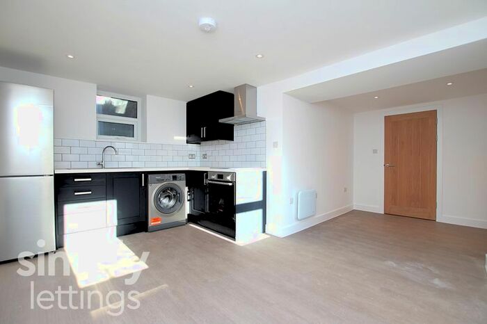 3 Bedroom Flat To Rent In Old Shoreham Road, Brighton, BN1