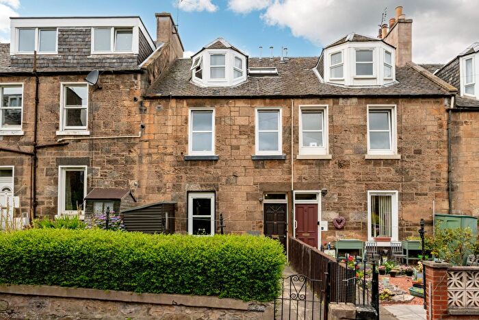 1 Bedroom Flat For Sale In Waverley Place, Edinburgh, EH7