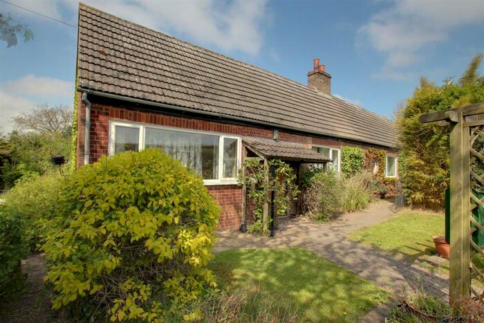 3 Bedroom Detached Bungalow For Sale In South Thoresby, Alford, LN13