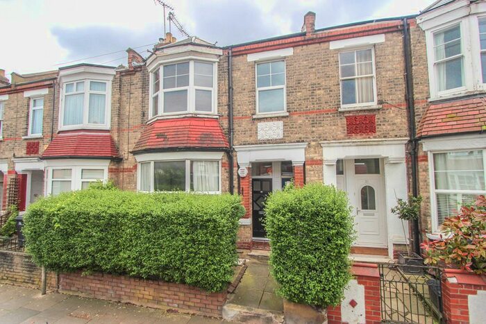 2 Bedroom Maisonette To Rent In Kitchener Road, London, N2