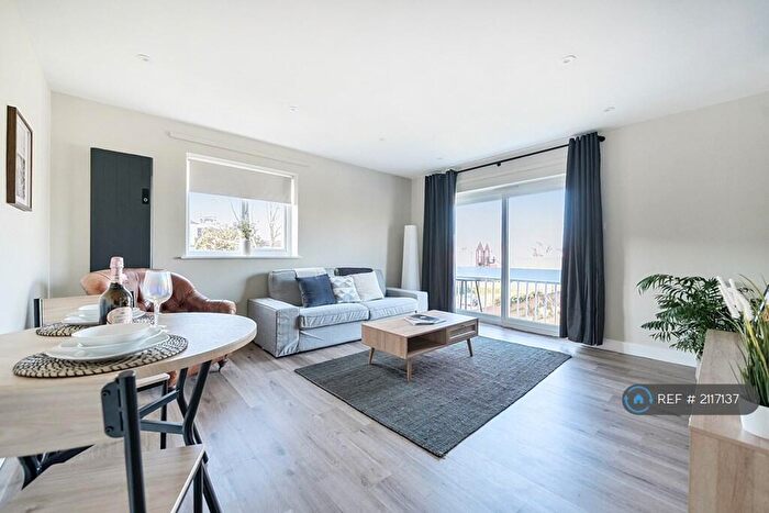 1 Bedroom Flat To Rent In Warwick Court, Stratford-Upon-Avon, CV37