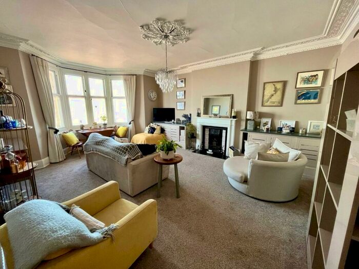 3 Bedroom Apartment To Rent In Marine Parade, Clevedon, BS21