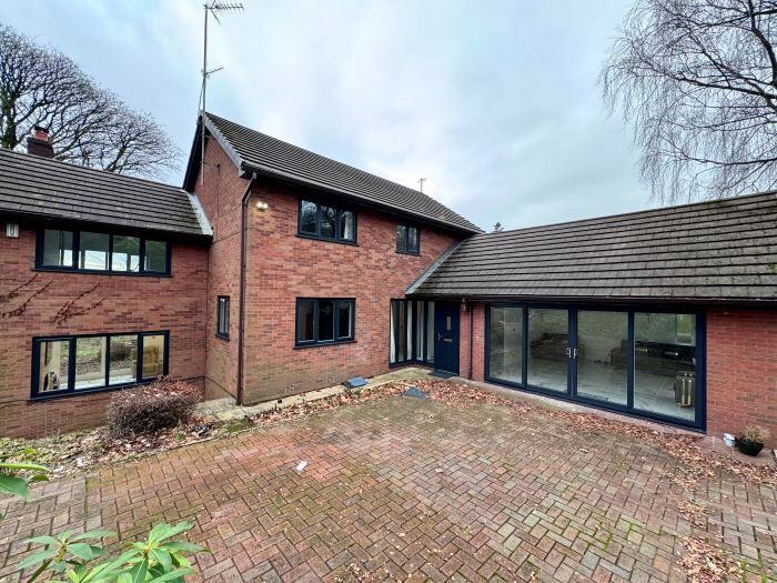 4 Bedroom Detached House To Rent In Oakley Park, Bolton, BL1