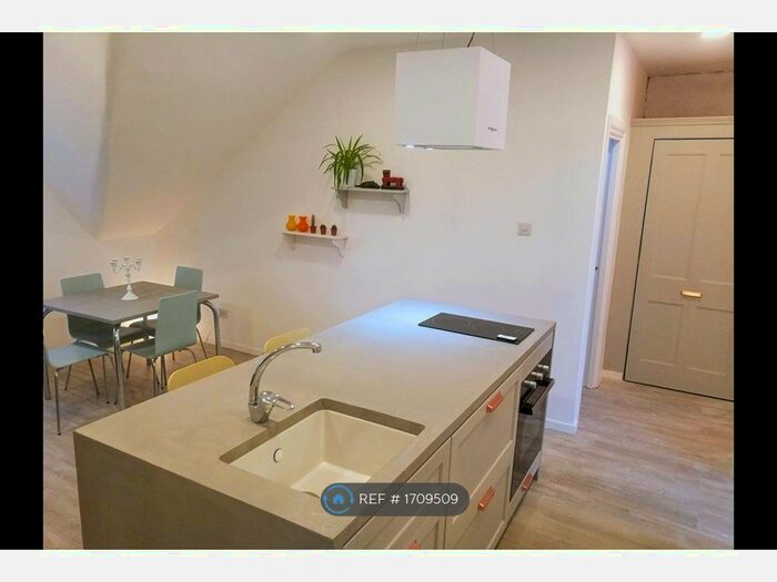2 Bedroom Flat To Rent In Endymion Road, London, N4