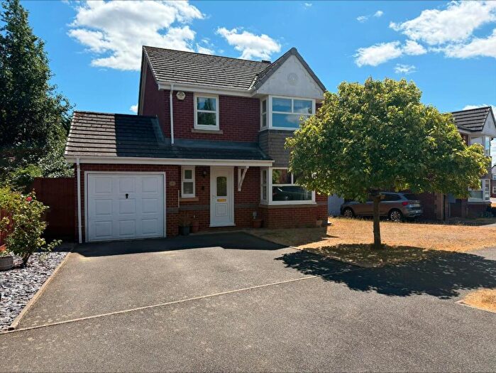 4 Bedroom Detached House For Sale In Jenner Crescent, Kingsthorpe, Northampton, NN2