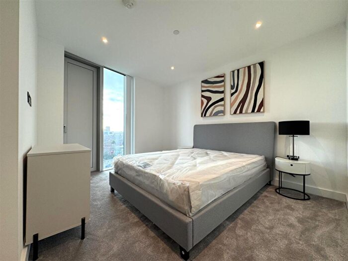 2 Bedroom Apartment To Rent In Vista River Gardens, Manchester, M3