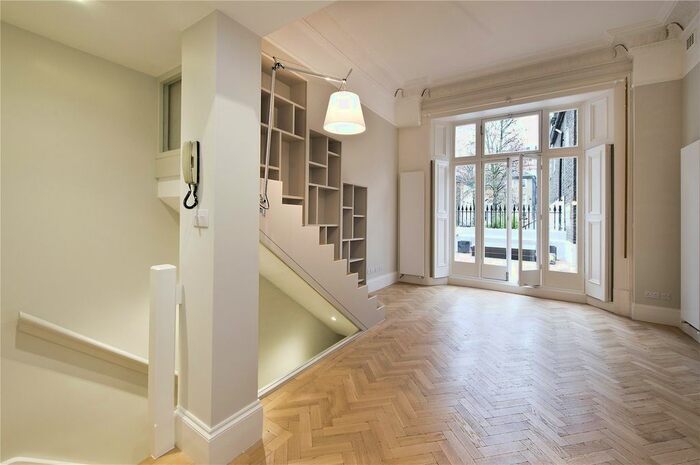 3 Bedroom Flat To Rent In Earl's Court Square, Earl's Court, Kensington And Chelsea, London, SW5